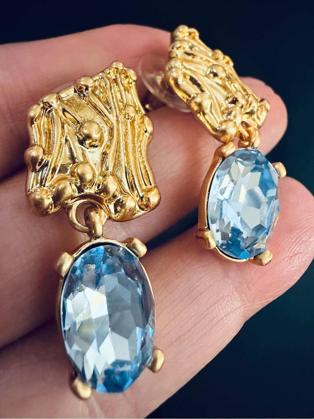 Oscar de la Renta Golden Shield Earrings w/Sky Blue Faceted Crystal Stones✨POST - Picture 7 of 9